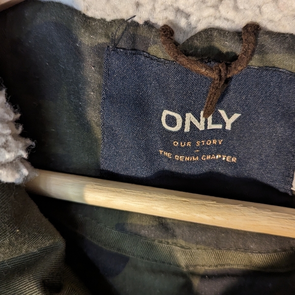 Green Canvas Lined Parka with Cinched Waist and Faux-Fur Hood - Picture 4 of 5